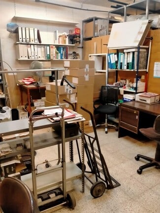 Plus de détails pour Multi-résidentiel à vendre