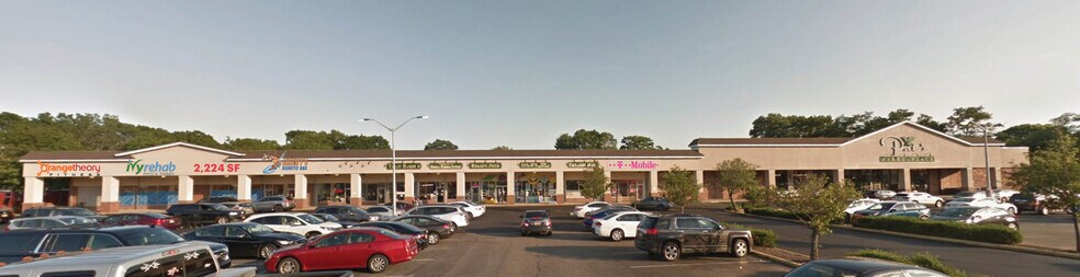 282-328 E Main St, East Islip, NY à louer - Photo du bâtiment - Image 1 de 7