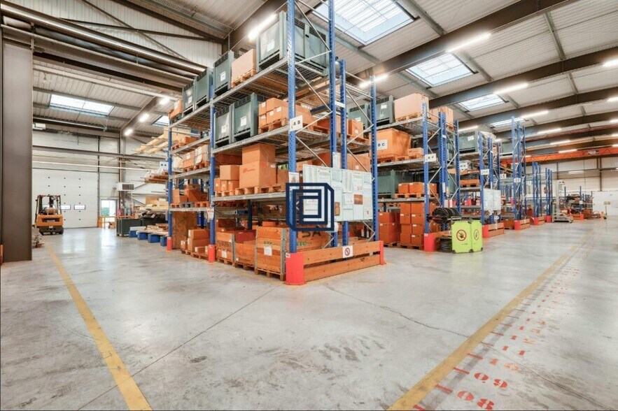 Industrial in Croissy-Beaubourg for lease - Building Photo - Image 2 of 9