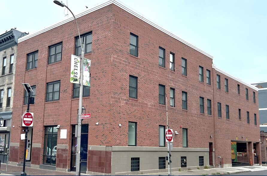 267 Broadway, Chelsea, MA à vendre - Photo du bâtiment - Image 3 de 12