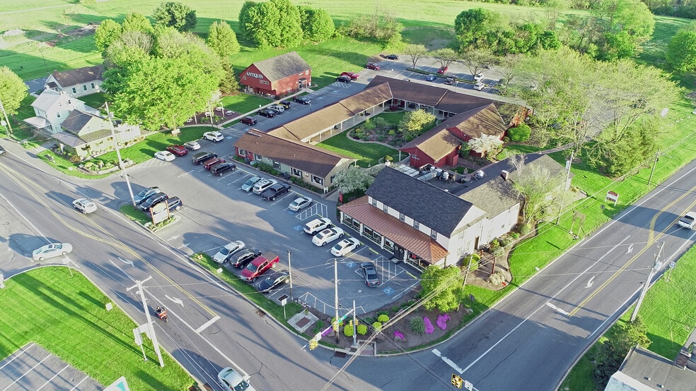 2 E 28th Division Hwy, Lititz, PA à louer - Photo du bâtiment - Image 3 de 9