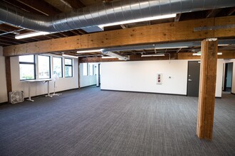 2415-2419 SE 11th Ave, Portland, OR for lease Interior Photo- Image 2 of 7