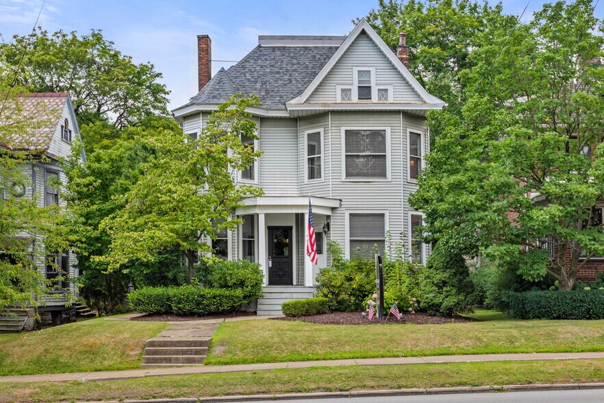 409 N Jefferson St, New Castle, PA à vendre - Photo du bâtiment - Image 1 de 46