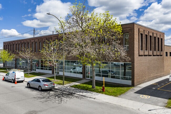 More details for 1380-1420 Rue Chabanel O, Montréal, QC - Office for Lease