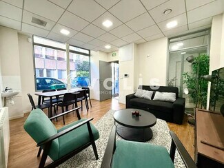 Plus de détails pour Multi-résidentiel à vendre
