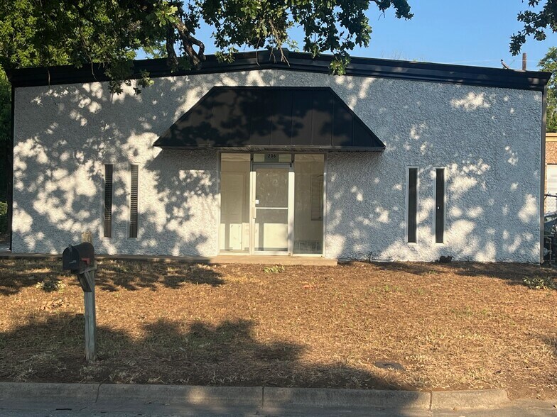 206 Pecan St, Arlington, TX à louer - Photo du bâtiment - Image 2 de 10