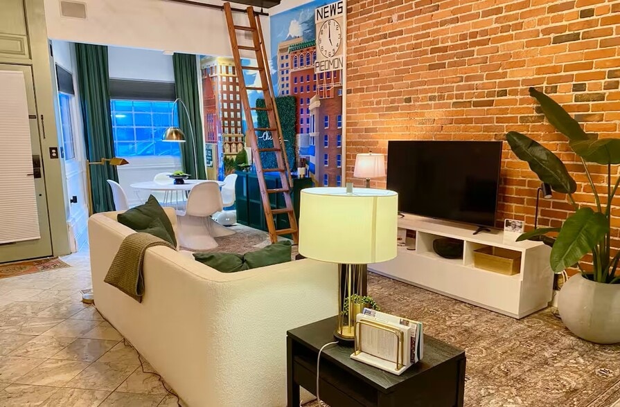 102 W North St, Greenville, SC for sale - Interior Photo - Image 3 of 17