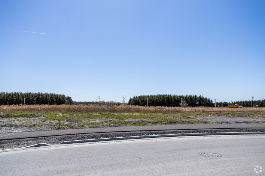 401 Rue Louis-Blériot, Mascouche, QC à louer - Photo du bâtiment - Image 2 de 7