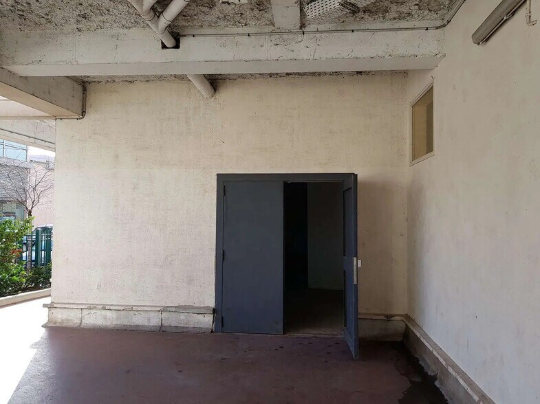 Industriel dans Aubervilliers à louer - Photo du bâtiment - Image 2 de 5