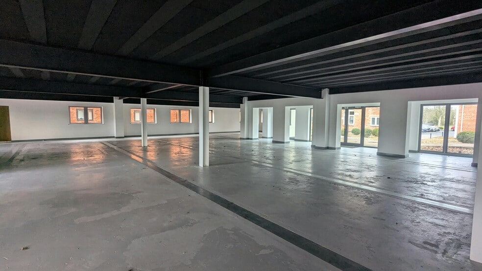 Lauriston Park, Evesham for lease - Building Photo - Image 3 of 12