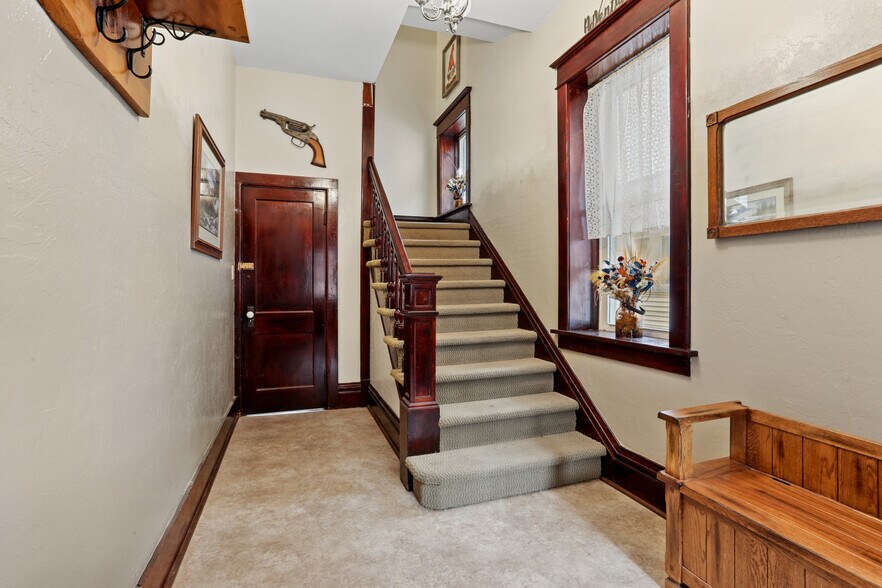 2114 Wisconsin Ave, New Holstein, WI à vendre - Photo du bâtiment - Image 3 de 38