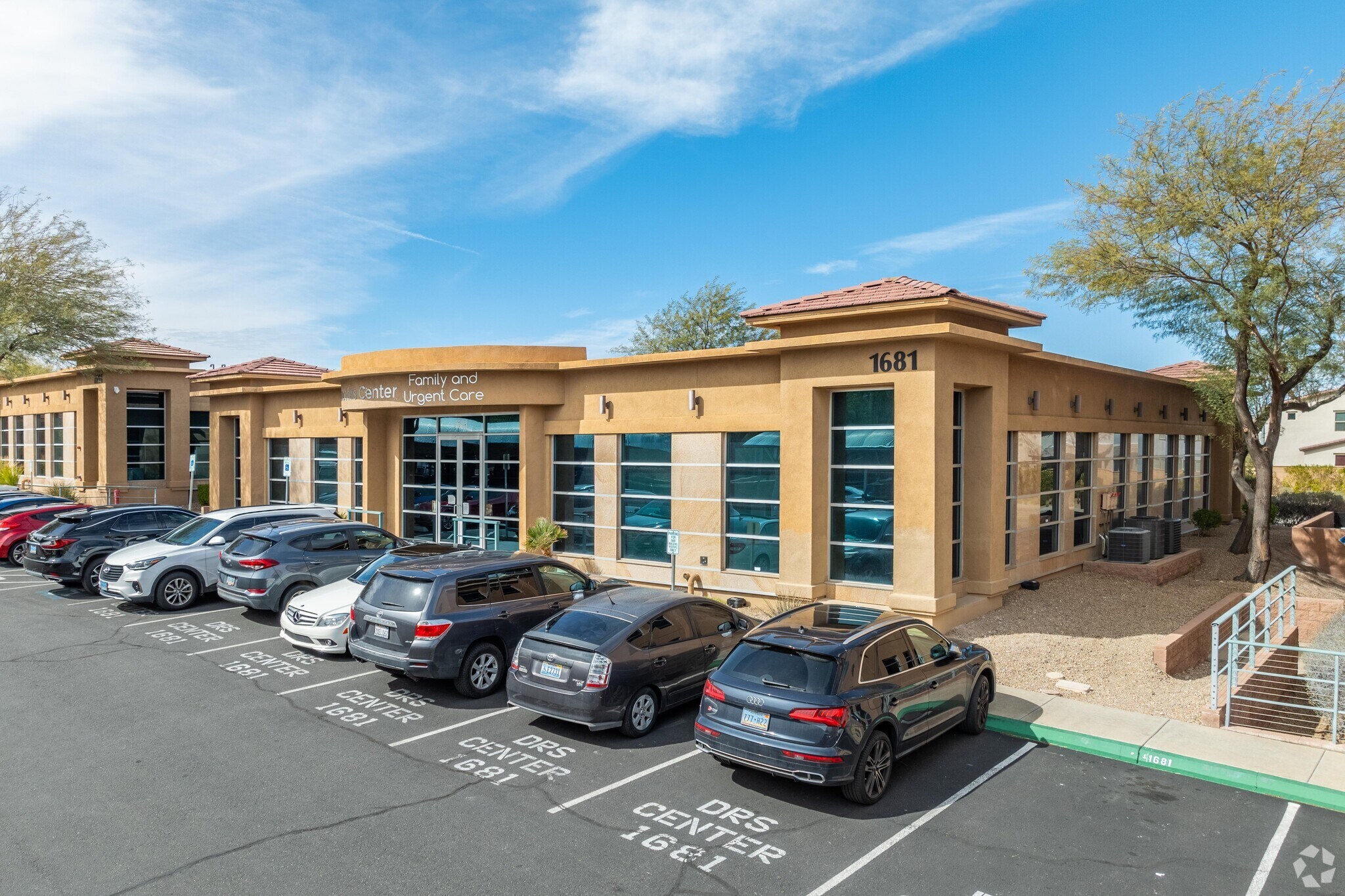 1681 W Horizon Ridge Pky, Henderson, NV à vendre Photo du bâtiment- Image 1 de 6