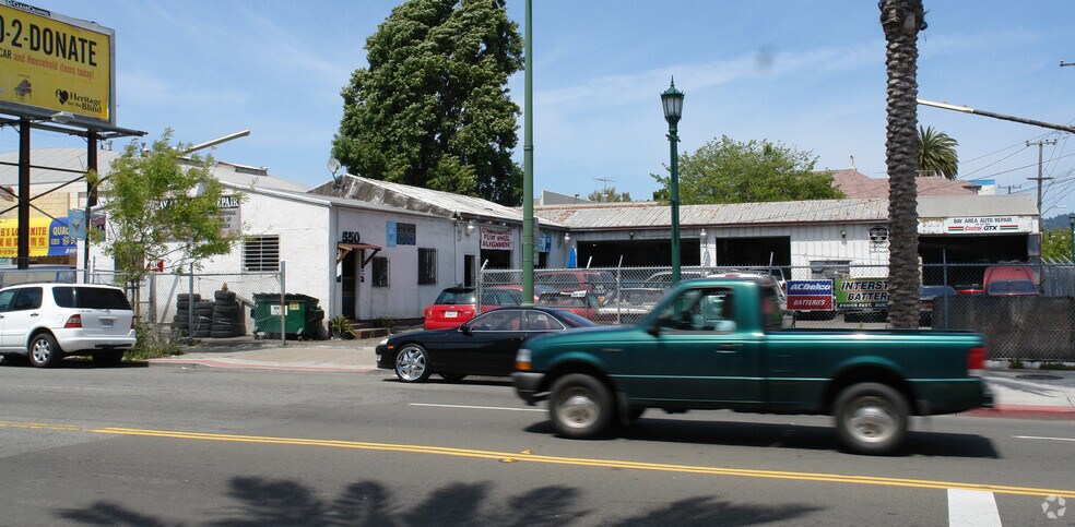 550 E 12th St, Oakland, CA à vendre - Photo du bâtiment - Image 3 de 4