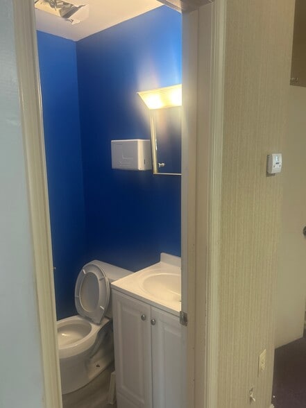 15839 Crabbs Branch portfolio of 2 properties for sale on LoopNet.ca - Building Photo - Image 3 of 40