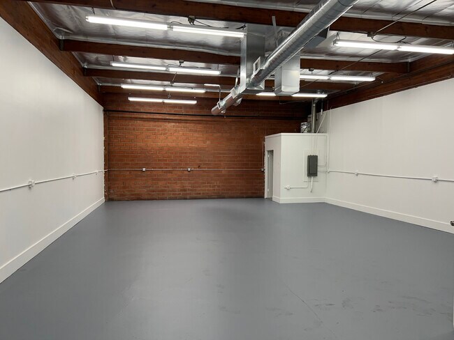 Plus de détails pour 7411 Laurel Canyon Blvd, North Hollywood, CA - Industriel à louer