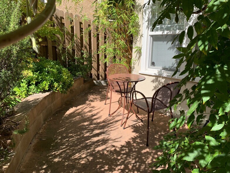 1019 E 33rd St, Oakland, CA à vendre - Photo du bâtiment - Image 3 de 15