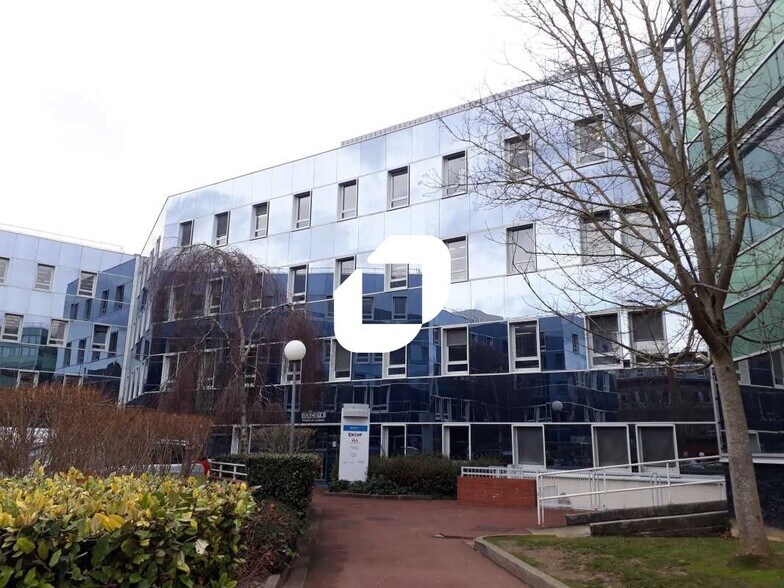Bureau dans Guyancourt à louer - Photo du bâtiment - Image 2 de 14