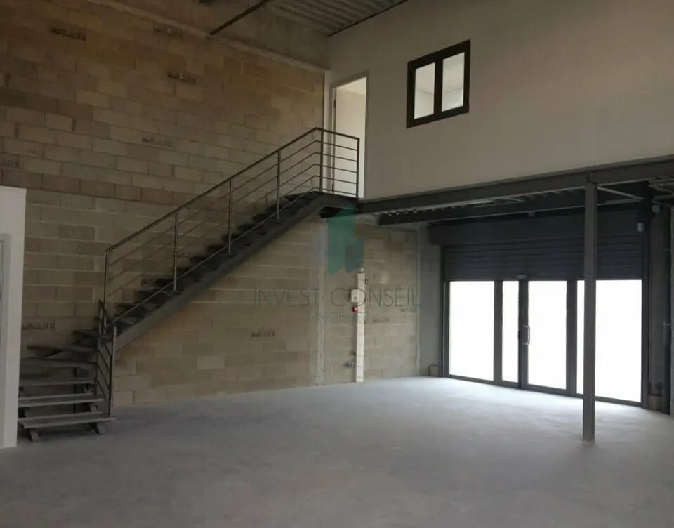 Flex in Villeneuve-la-Garenne for lease Building Photo- Image 1 of 4