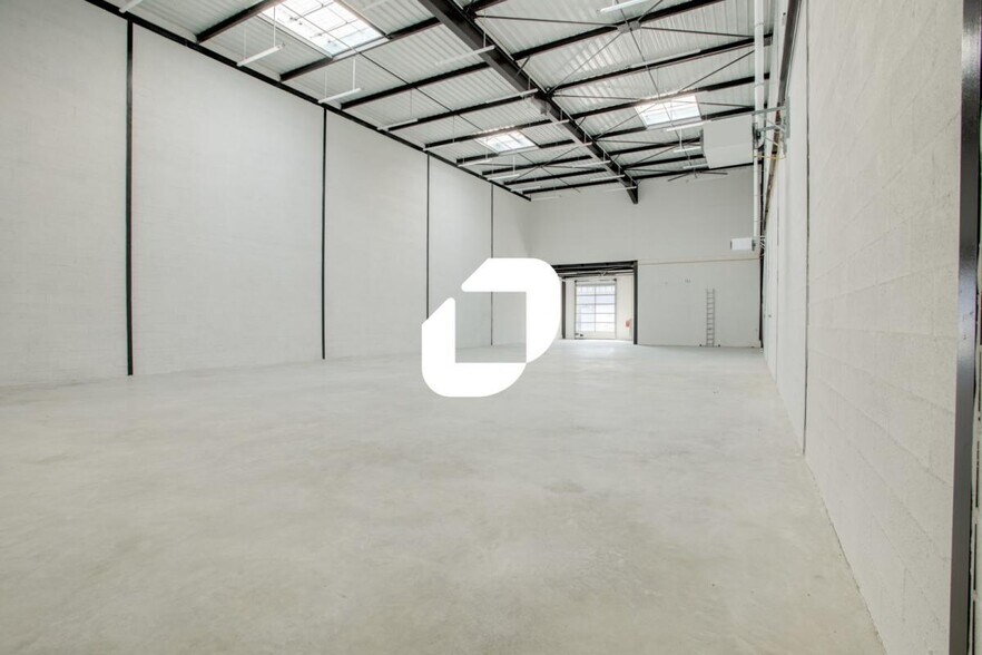 Flex in Collégien for lease - Building Photo - Image 3 of 28