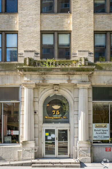 75 Montgomery St, Jersey City, NJ à louer - Photo du bâtiment - Image 3 de 6