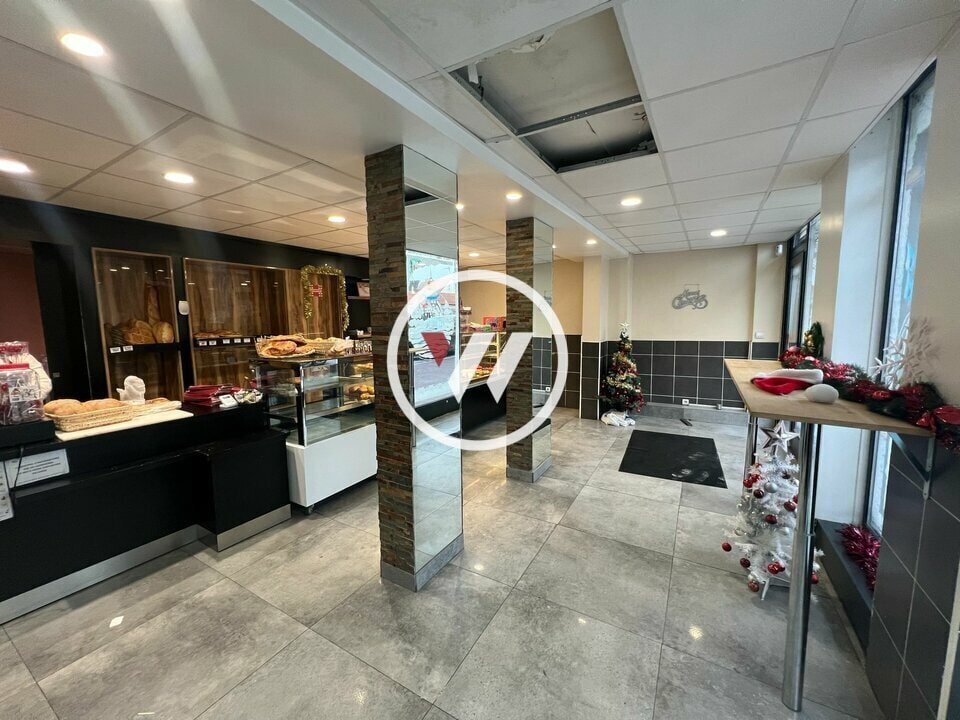 Retail in Chelles for sale Interior Photo- Image 1 of 12