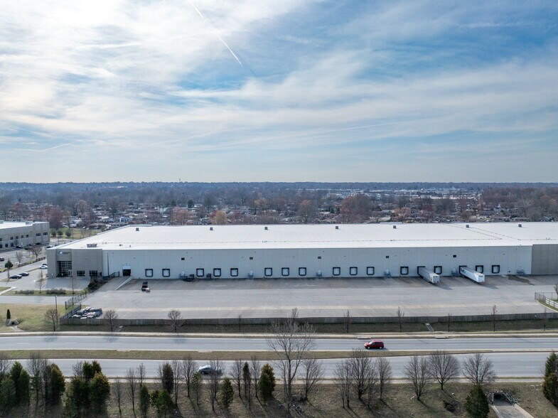 5100 Jeff Commerce Dr, Louisville, KY for lease - Building Photo - Image 3 of 6