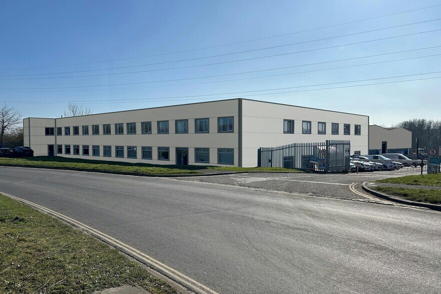 Armstrong Rd, Basingstoke à louer - Photo du bâtiment - Image 2 de 3