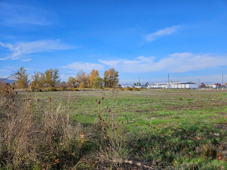 460 Federal Way, Central Point, OR for sale - Building Photo - Image 3 of 6
