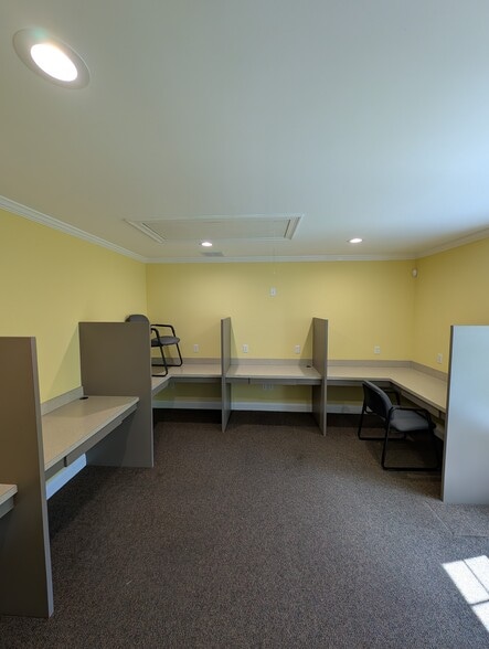 225 Oakland Rd, South Windsor, CT for lease - Building Photo - Image 3 of 6
