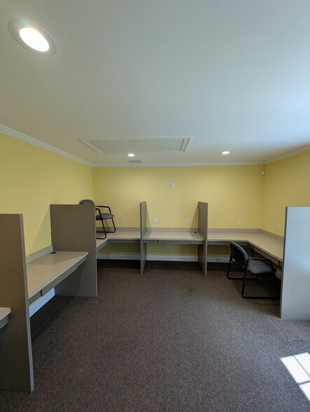225 Oakland Rd, South Windsor, CT à louer - Photo du bâtiment - Image 3 de 6