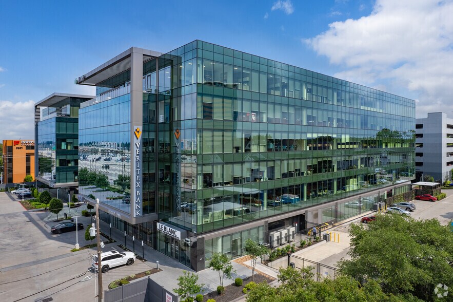 9655 Katy Fwy, Houston, TX à louer - Photo principale - Image 1 de 11