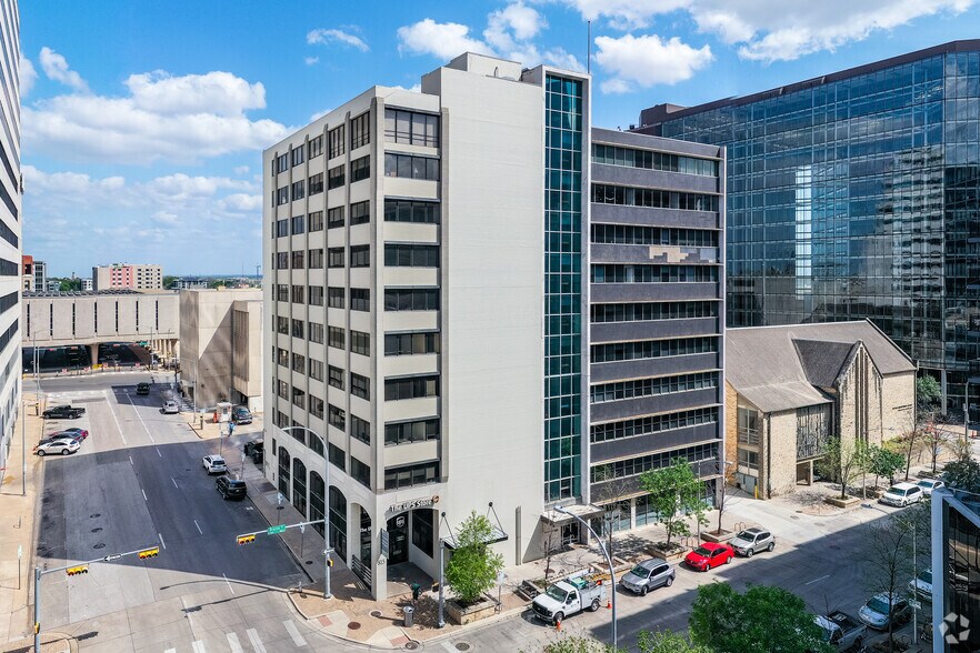 815 Brazos St, Austin, TX à louer - Photo du bâtiment - Image 2 de 13