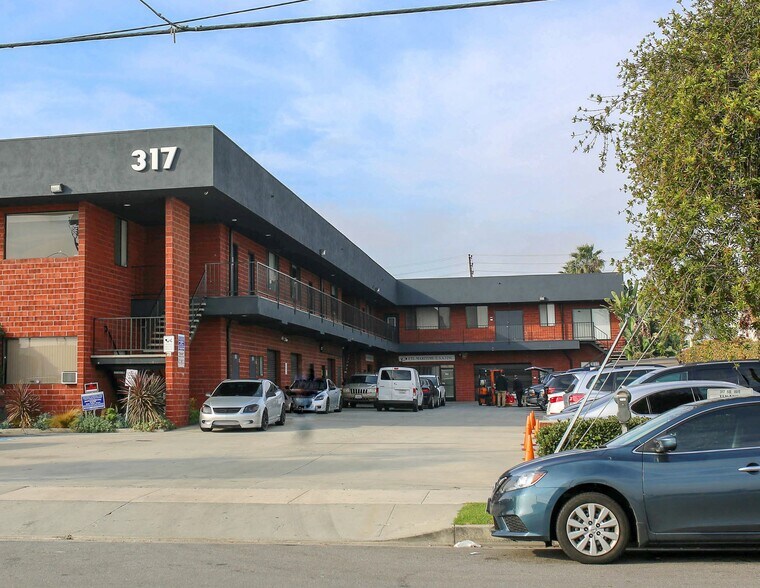 317 S Isis Ave, Inglewood, CA à louer - Photo du bâtiment - Image 2 de 6
