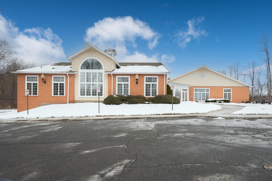 48 Route 6, Yorktown Heights, NY à louer - Photo du bâtiment - Image 2 de 8