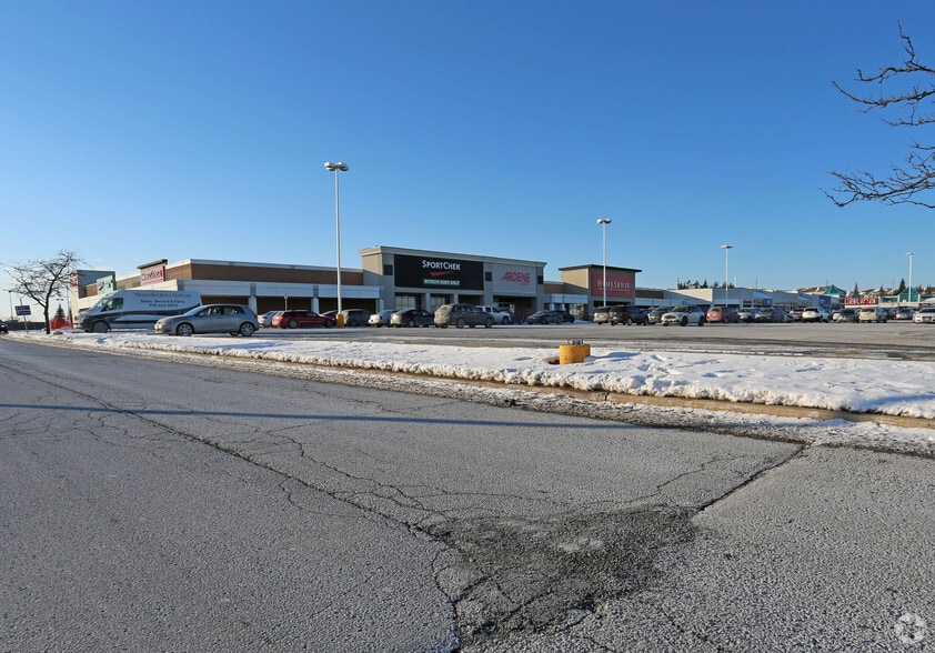 135 Harwood Ave N, Ajax, ON for sale - Primary Photo - Image 1 of 1