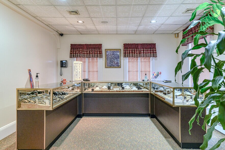 173 N Main St, Milltown, NJ à vendre - Photo intérieure - Image 2 de 45