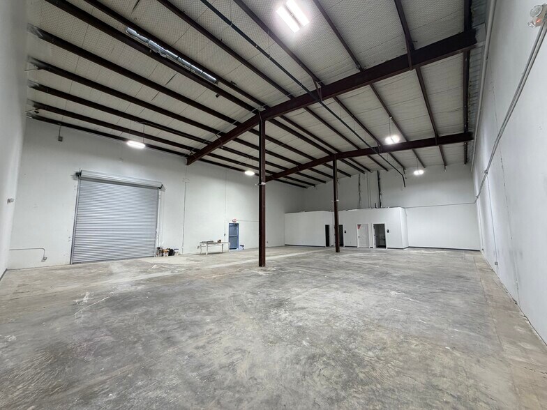 5901 Allday Dr, Houston, TX à louer - Photo du bâtiment - Image 3 de 16