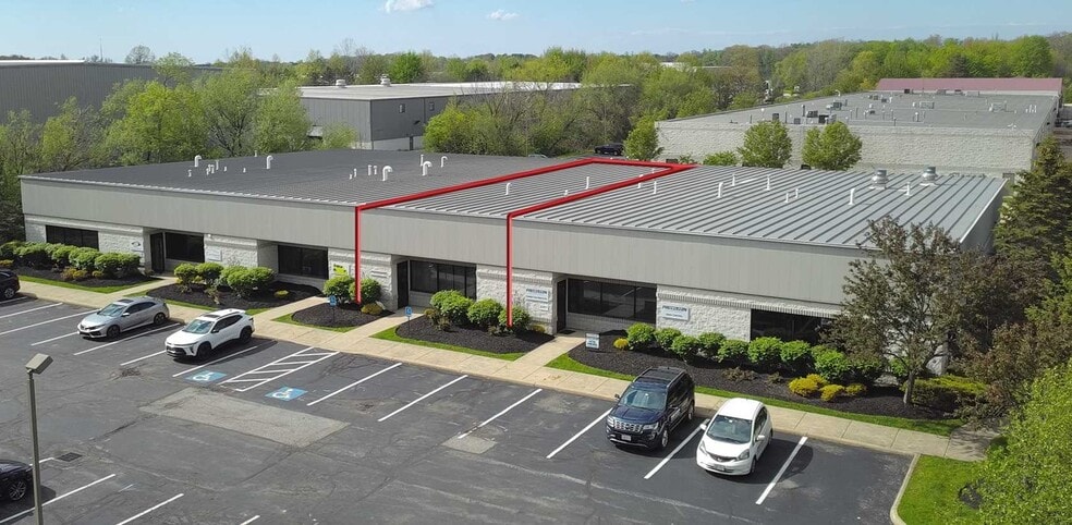 2557-2571 Center Rd, Hinckley, OH à louer - Photo du bâtiment - Image 1 de 7