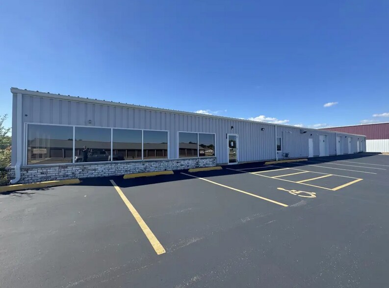 633 1st Ave, Monroe, WI à louer - Photo du bâtiment - Image 2 de 40