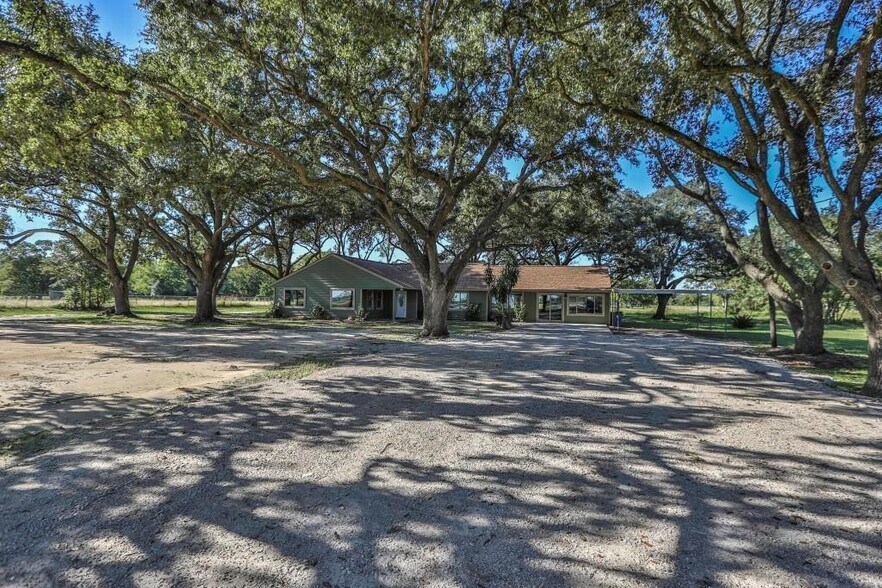 14114 Highway 36, Needville, TX à louer - Photo du bâtiment - Image 2 de 5