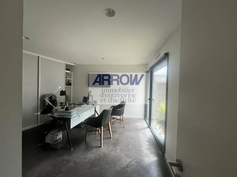 Bureau dans Treillières à louer - Photo du bâtiment - Image 3 de 14