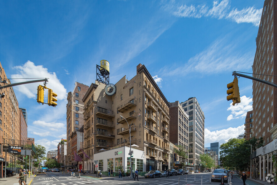 127 Fourth Ave, New York, NY à vendre - Photo du bâtiment - Image 1 de 1