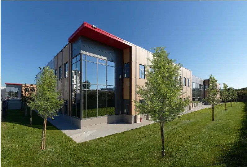 Industrial in Le Blanc-Mesnil for lease Building Photo- Image 1 of 11