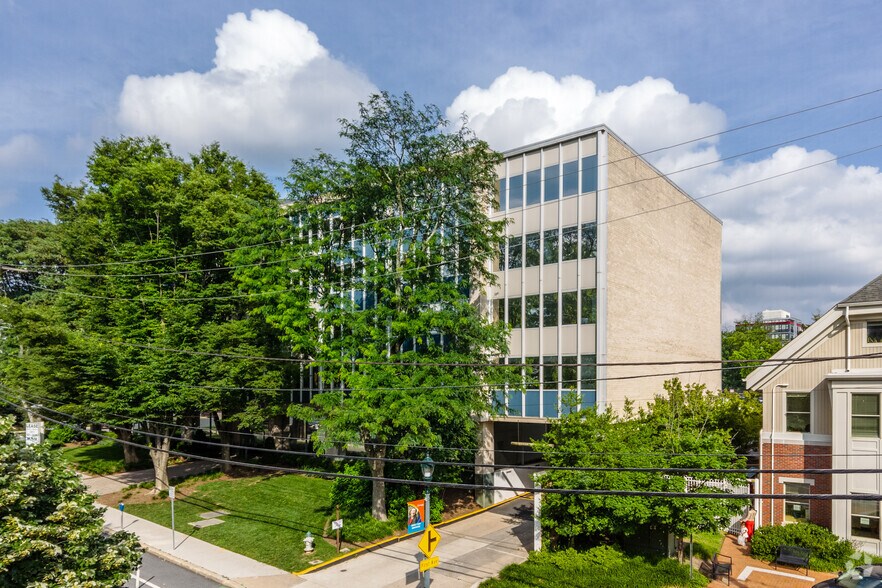 1400 Spring St, Silver Spring, MD à louer - Photo du bâtiment - Image 2 de 7