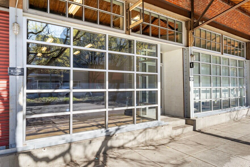 600 NW Naito Pkwy, Portland, OR à vendre - Photo du bâtiment - Image 2 de 26