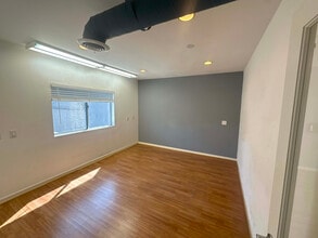 13840 Ventura Blvd, Sherman Oaks, CA for lease Interior Photo- Image 2 of 11