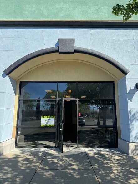 2501-2623 Riparian Dr, Elk Grove, CA for lease - Building Photo - Image 2 of 9