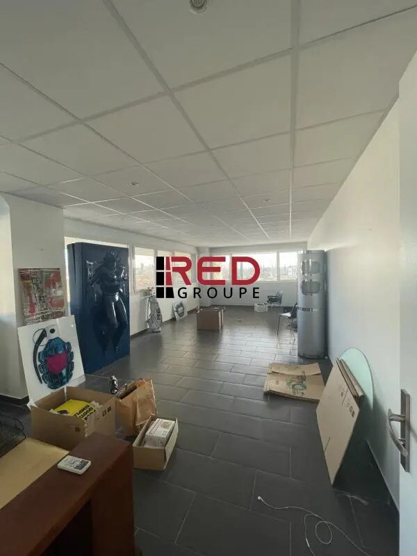 Office in Éguilles for lease Interior Photo- Image 1 of 5