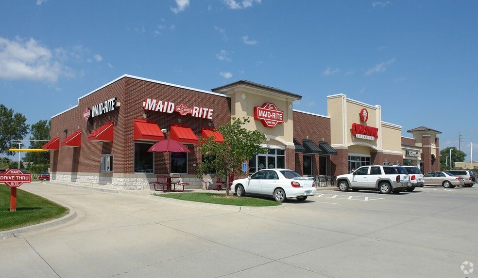 8825-8843 Northpark Dr, Johnston, IA for lease - Building Photo - Image 2 of 4