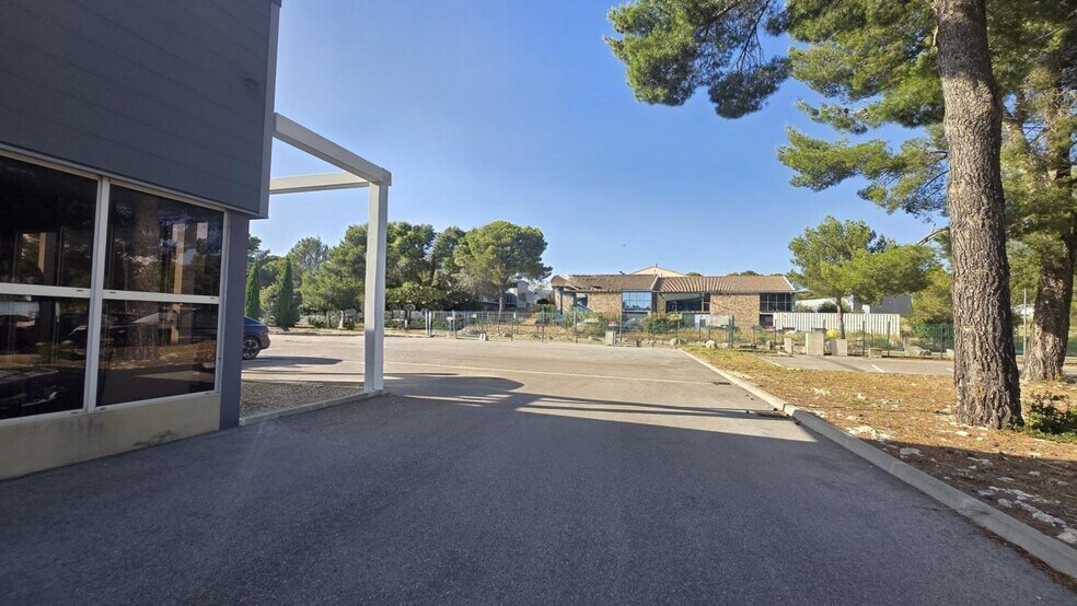 Local d'activités dans Signes à vendre - Photo du bâtiment - Image 3 de 10